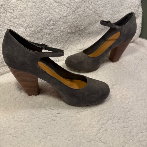 Crown Vintage Suede Heels Size 10 - Picture 1 of 3